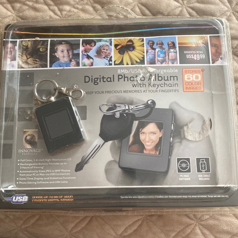 Digital Photo Album with keychain